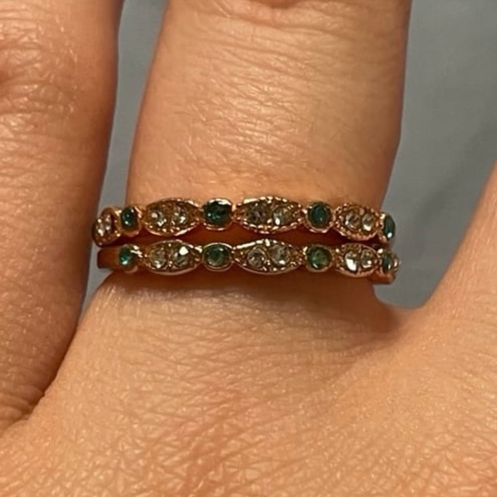 Elegant Gold and Green Gemstone Ring